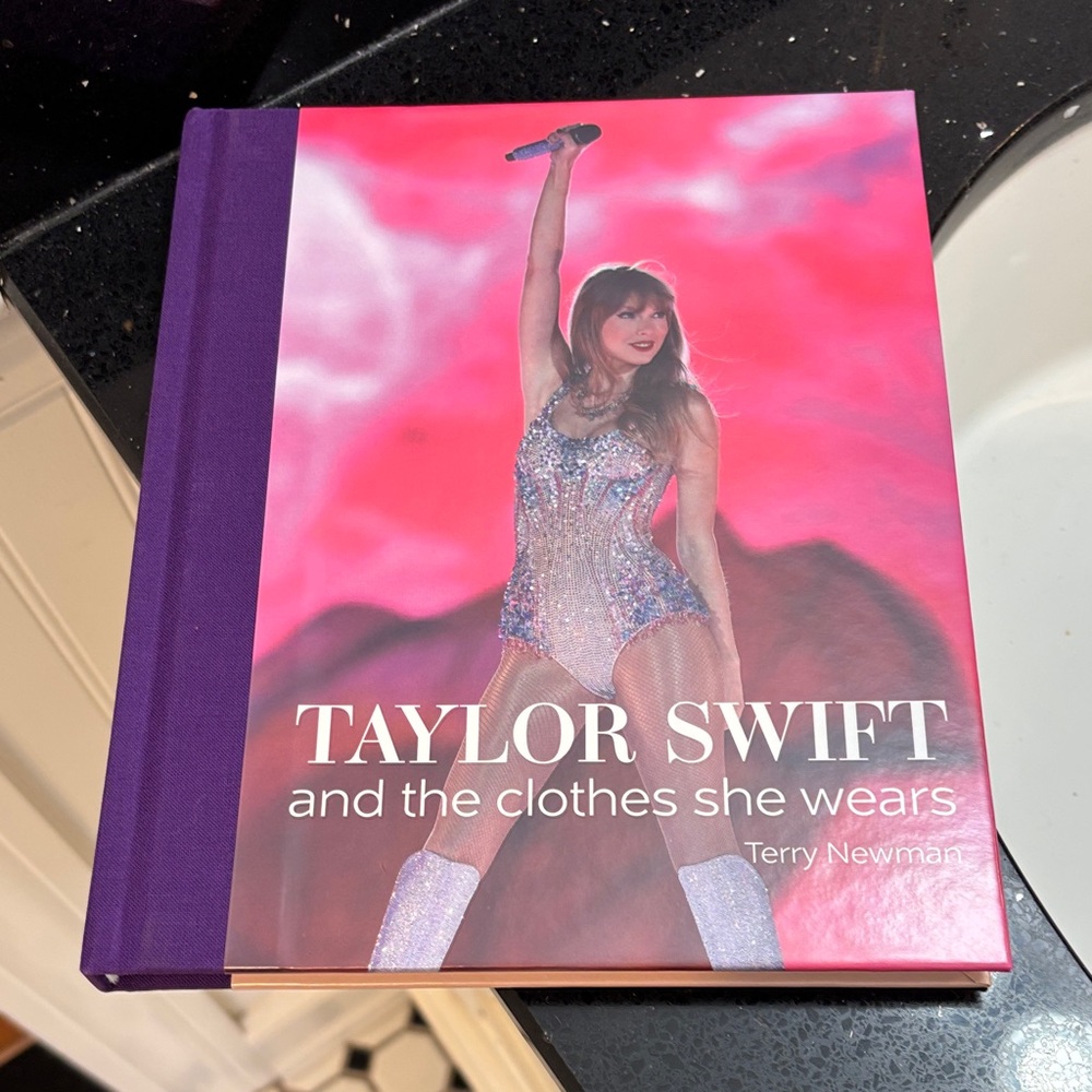 NWT Taylor Swift Fashion Book